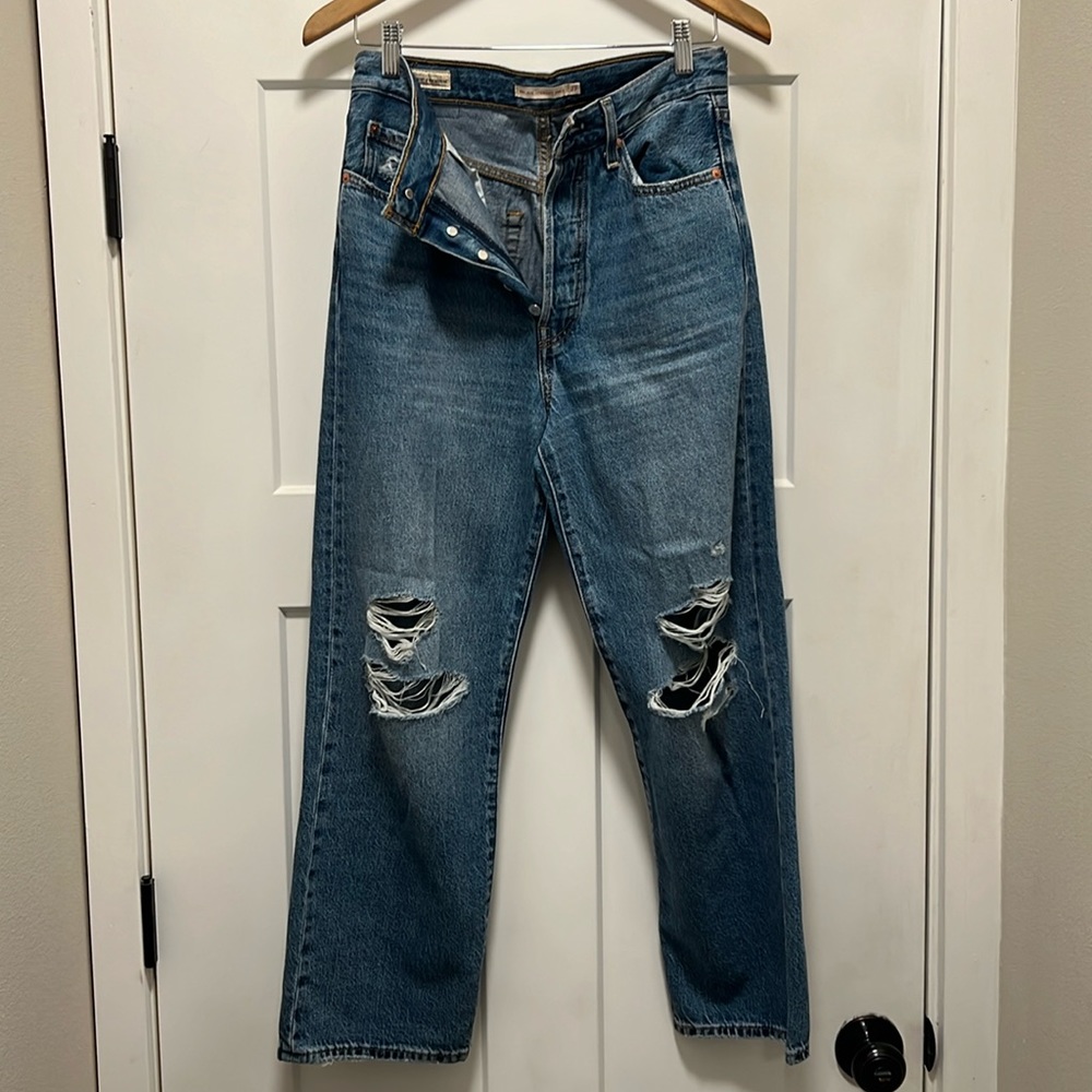 Levi’s “Ribcage Straight Ankle” Jeans